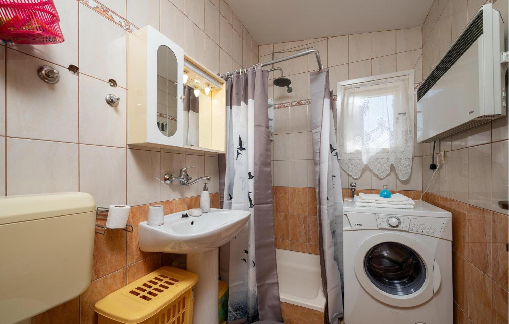 1 Bedroom Beautiful Apartment In Betiga Barbariga Ngoại thất bức ảnh
