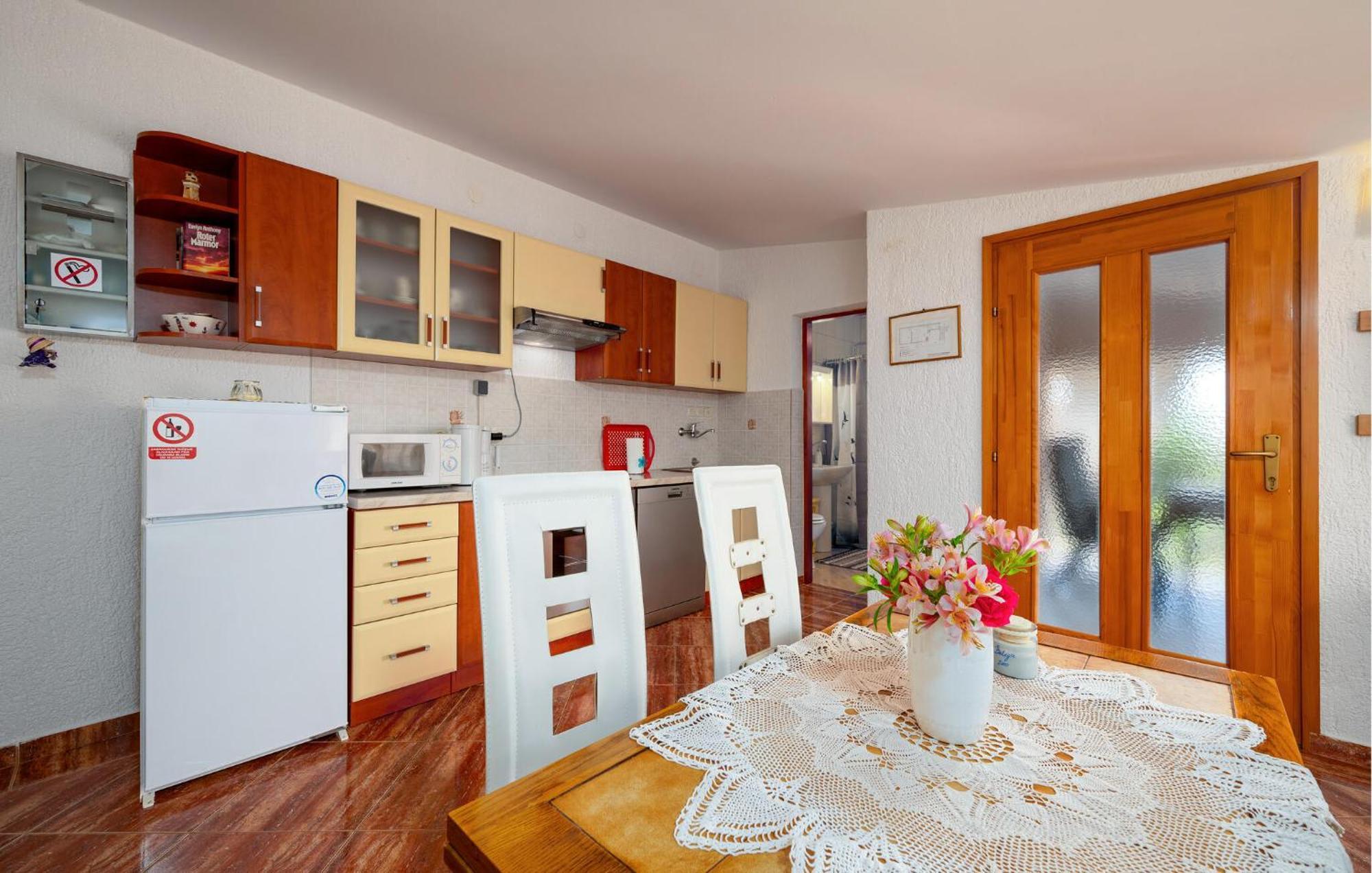 1 Bedroom Beautiful Apartment In Betiga Barbariga Ngoại thất bức ảnh