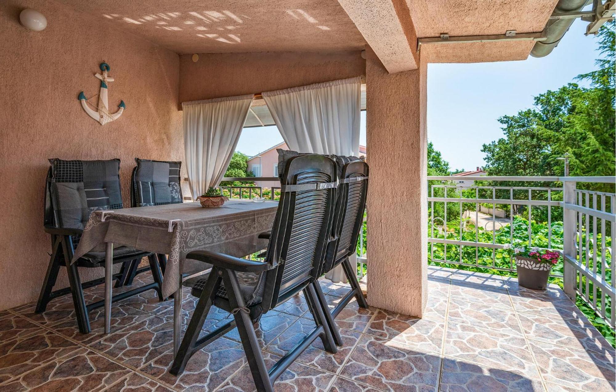 1 Bedroom Beautiful Apartment In Betiga Barbariga Ngoại thất bức ảnh
